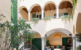 Rego Apartments - Boutique Aparthotel With Some Off-Site Apartments In A Charming Historic District Close To Upper Town